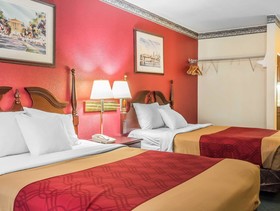 Econo Lodge Airport