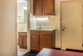 Econo Lodge Airport