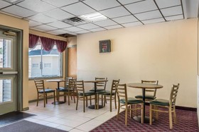 Econo Lodge Airport