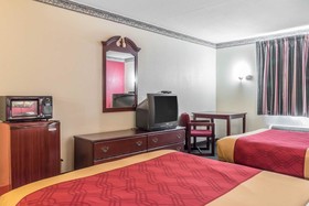 Econo Lodge Airport