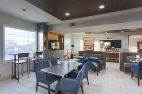 Holiday Inn Express & Suites Reading
