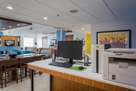 Holiday Inn Express & Suites Reading