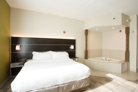 Holiday Inn Express & Suites Reading