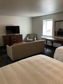Elker Inn & Suites