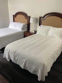 Elker Inn & Suites