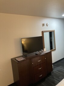 Elker Inn & Suites