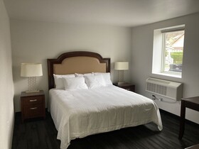 Elker Inn & Suites