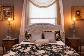 South Broadway Manor Bed & Breakfast