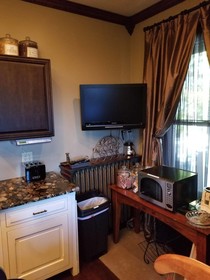 South Broadway Manor Bed & Breakfast