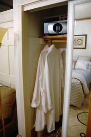 South Broadway Manor Bed & Breakfast