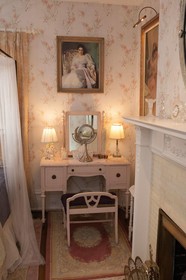 South Broadway Manor Bed & Breakfast