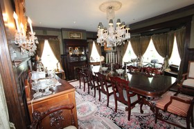 South Broadway Manor Bed & Breakfast