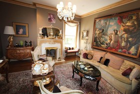 South Broadway Manor Bed & Breakfast