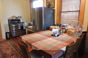 South Broadway Manor Bed & Breakfast