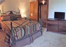 South Broadway Manor Bed & Breakfast