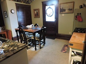 South Broadway Manor Bed & Breakfast