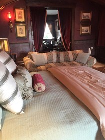 South Broadway Manor Bed & Breakfast