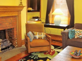 South Broadway Manor Bed & Breakfast