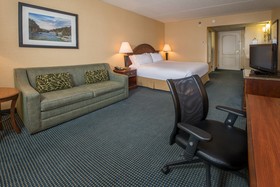 Holiday Inn Express State College @Williamsburg Square