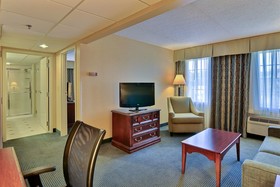 Holiday Inn Express State College @Williamsburg Square