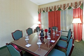 Holiday Inn Express State College @Williamsburg Square