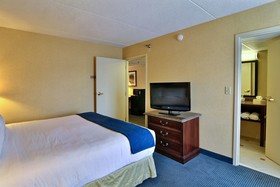 Holiday Inn Express State College @Williamsburg Square