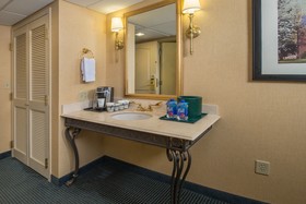 Holiday Inn Express State College @Williamsburg Square