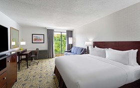 Doubletree by Hilton Washington Meadow Lands Casino Area