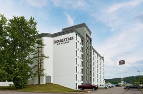 Doubletree by Hilton Washington Meadow Lands Casino Area