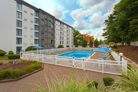 Doubletree by Hilton Washington Meadow Lands Casino Area
