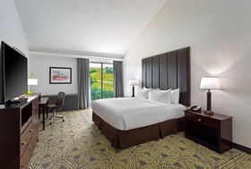 Doubletree by Hilton Washington Meadow Lands Casino Area