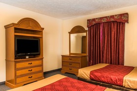 Econo Lodge Inn & Suites