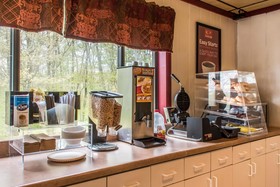 Econo Lodge Inn & Suites