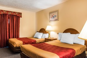 Econo Lodge Inn & Suites