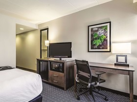 La Quinta Inn & Suites by Wyndham Warwick Providence Airport