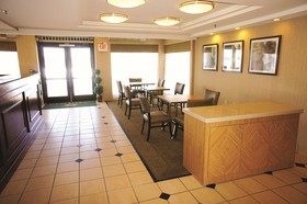 La Quinta Inn & Suites by Wyndham Warwick Providence Airport