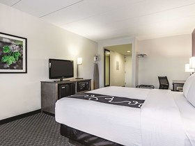 La Quinta Inn & Suites by Wyndham Warwick Providence Airport