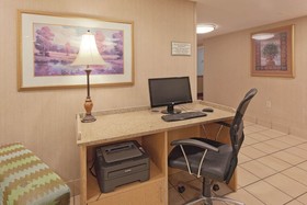 La Quinta Inn & Suites by Wyndham Warwick Providence Airport