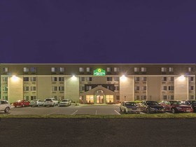 La Quinta Inn & Suites by Wyndham Warwick Providence Airport