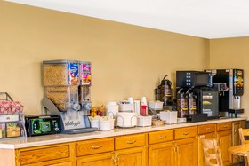 Super 8 by Wyndham Aberdeen West