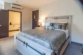 The Alonzo Ward Hotel & Plaza