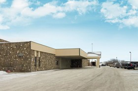 Econo Lodge Inn & Suites
