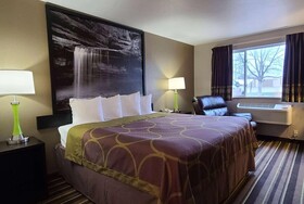 Super 8 by Wyndham Brookings