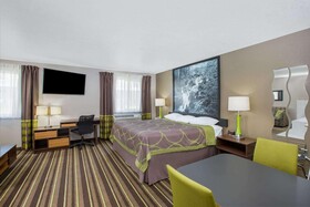 Super 8 by Wyndham Brookings