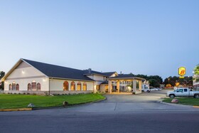 Super 8 by Wyndham Brookings