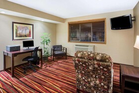 Super 8 by Wyndham Brookings