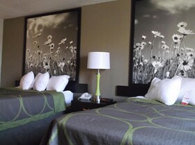 Super 8 by Wyndham Brookings