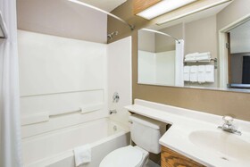Super 8 by Wyndham Brookings