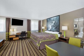 Super 8 by Wyndham Brookings