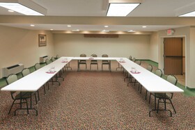 Holiday Inn Express Hotel & Suites Pierre - Fort Pierre